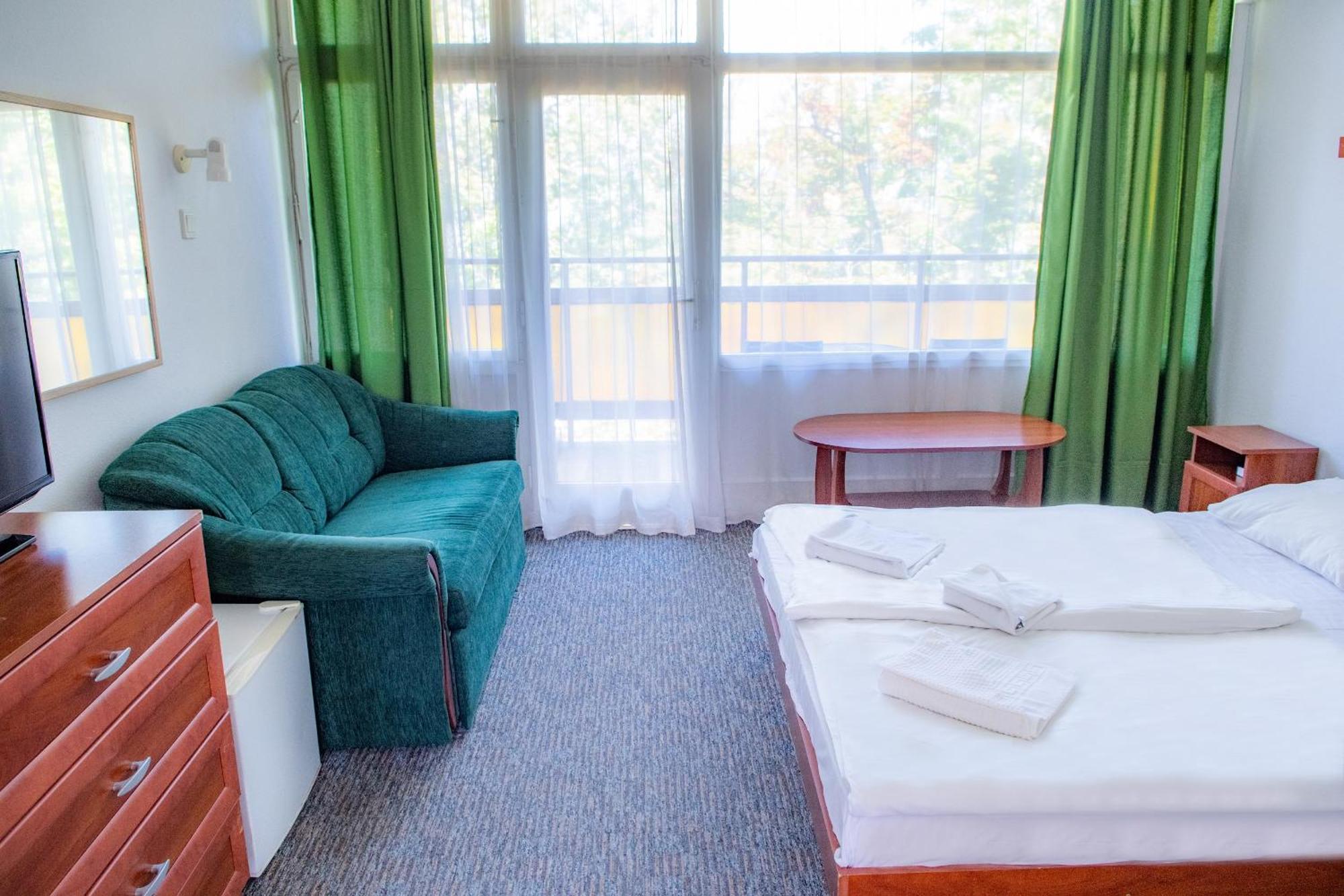 Ce Napfeny Hotel Шиофок Экстерьер фото