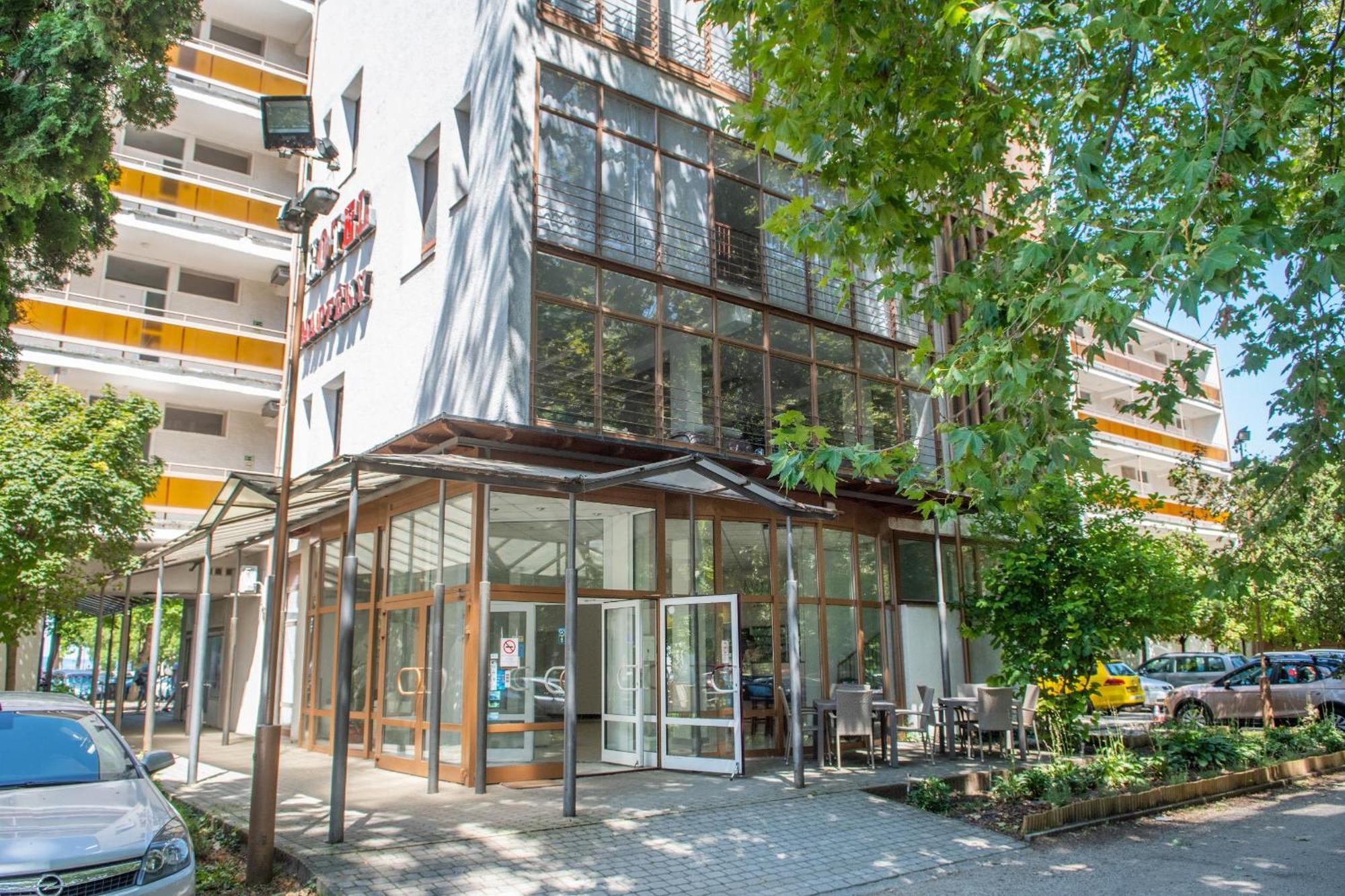 Ce Napfeny Hotel Шиофок Экстерьер фото
