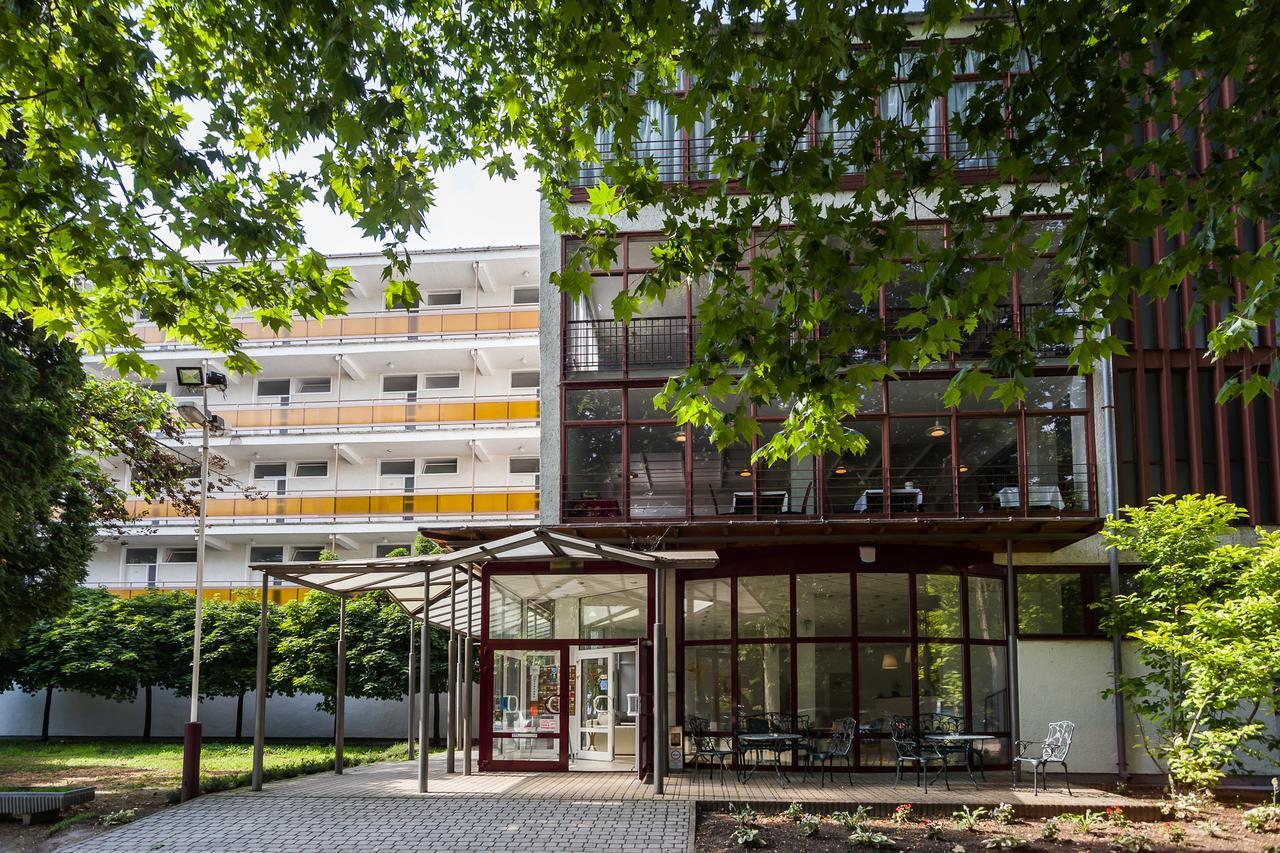 Ce Napfeny Hotel Шиофок Экстерьер фото